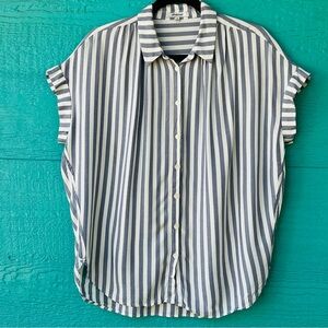 MADEWELL BLUE AND WHITE STRIPE SHORT SLEEVE BUTTON FRONT SHIRT SIZE MEDIUM